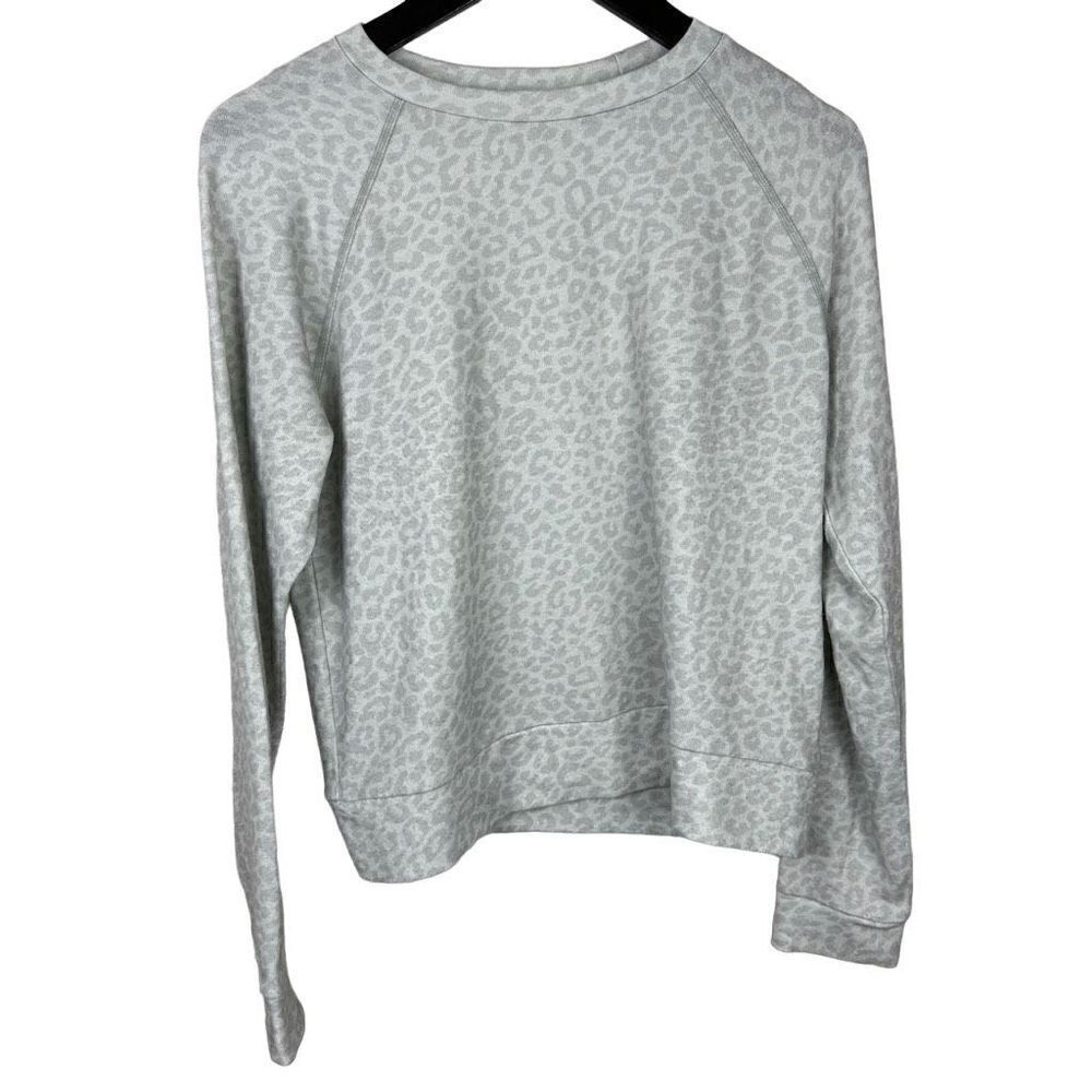 Beyond Yoga leopard print raglan crew pullover size small